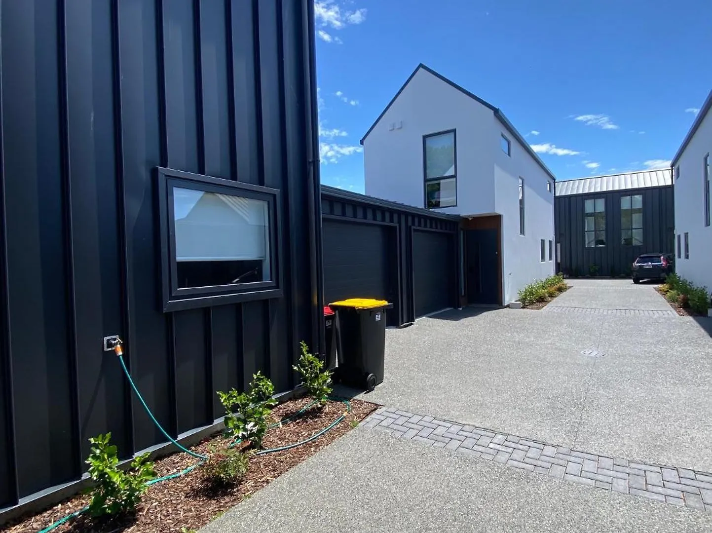 Chch Near Cbd Sleek New Townhouse 3 Beds 3 Bath With Onsite Garage Villa Christchurch