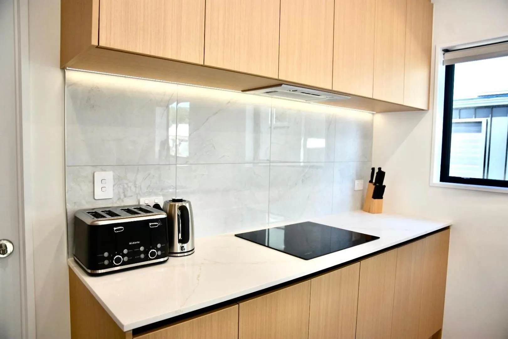 Chch Near Cbd Sleek New Townhouse 3 Beds 3 Bath With Onsite Garage Villa Christchurch Holiday home