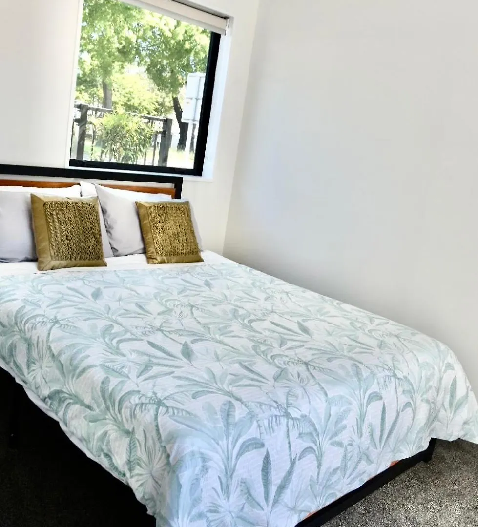 Chch Near Cbd Sleek New Townhouse 3 Beds 3 Bath With Onsite Garage Villa Christchurch Holiday home